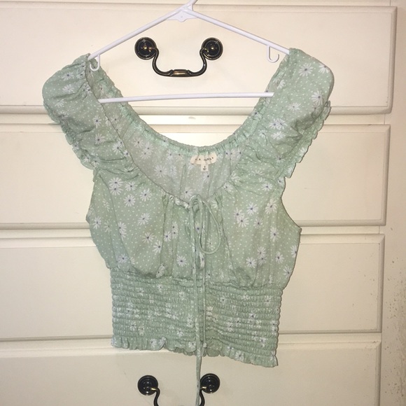 la hearts keyhole smocked top